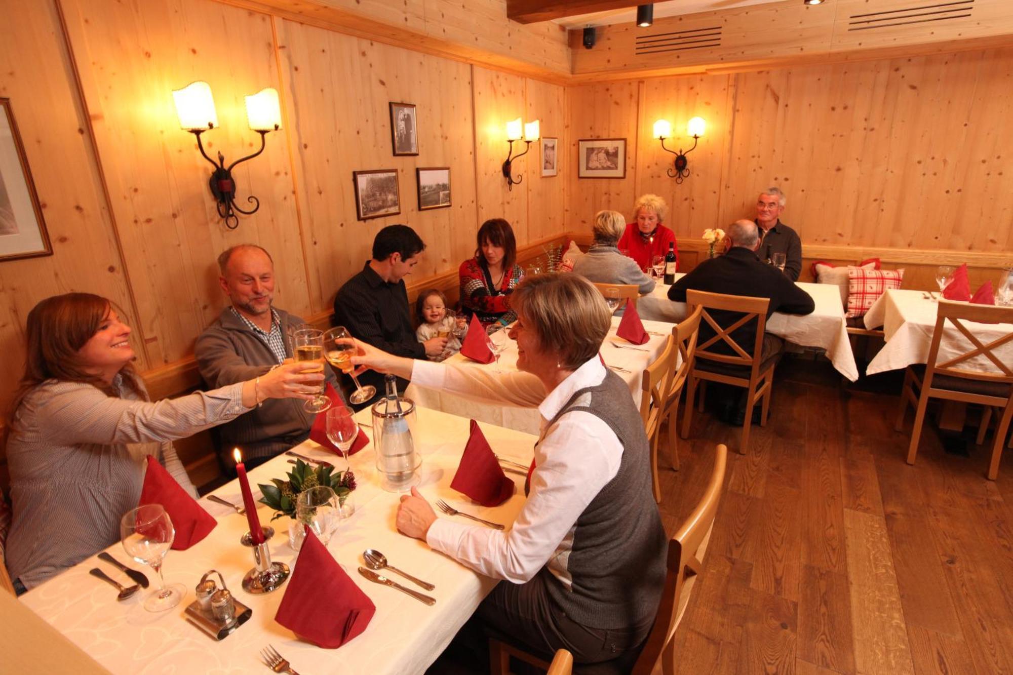Gasthof-Pension Brauner Hirsch In Alfeld - Mittelfranken Ngoại thất bức ảnh